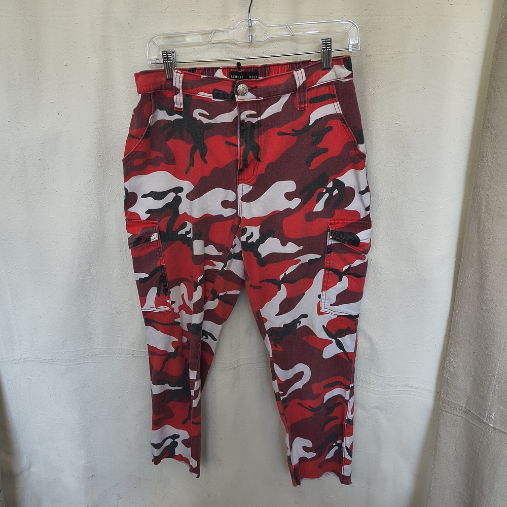 Almost Famous Womens Size Large Red and Gray Camo Cut Off Pants